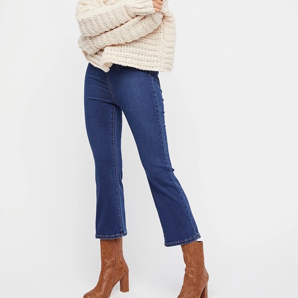 Free People Pants - Free People Ultra-High Pull-on Crop Jeans (size: 25)